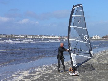 Stephen with Ezzy 4.7m² Windsurfing at Troon