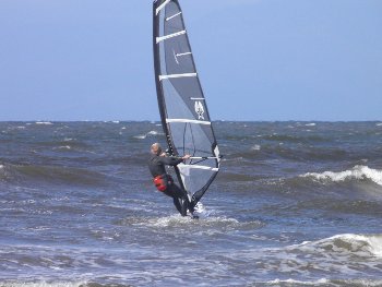 Stephen with Ezzy 4.7m² Windsurfing at Troon